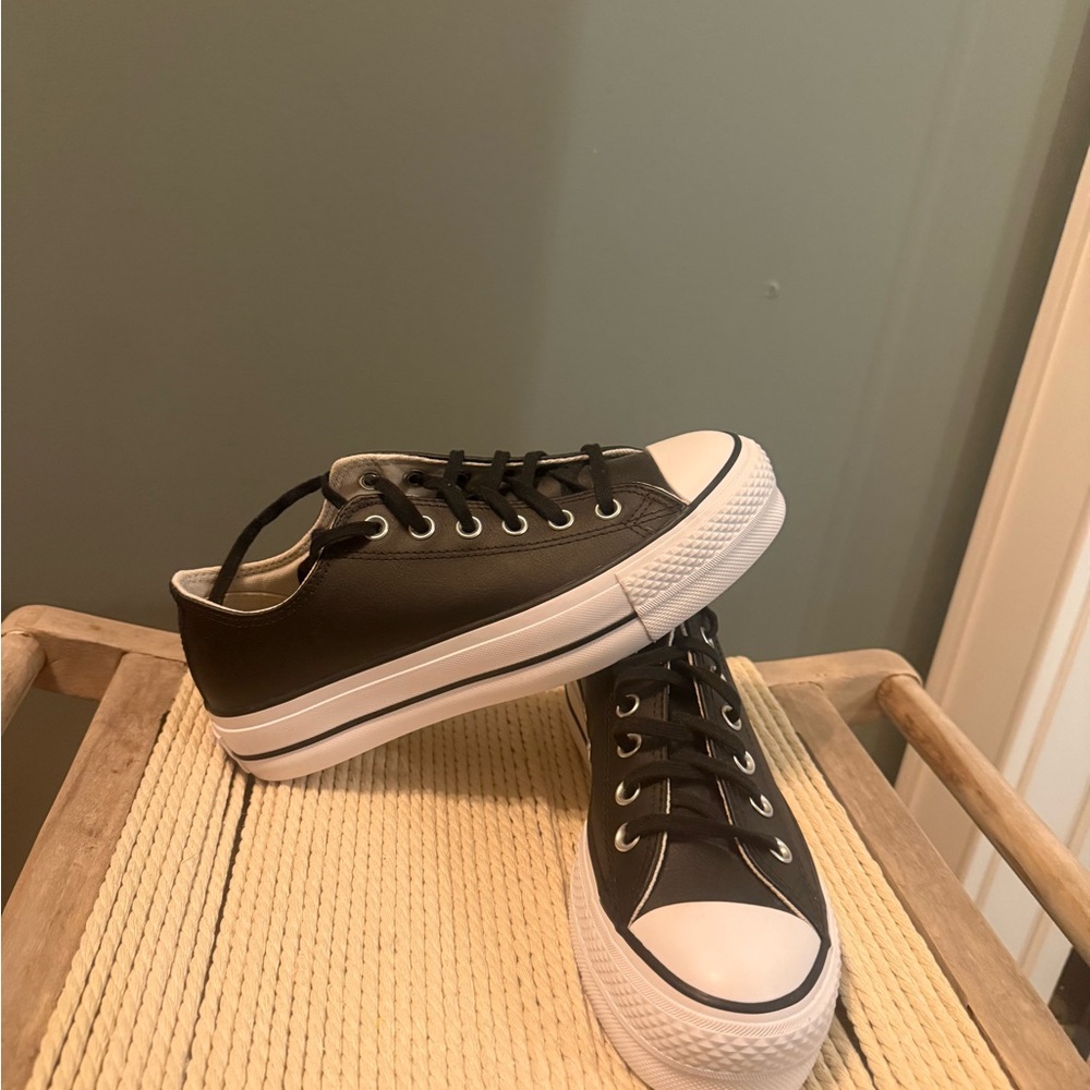 Brand NWOT Size 8 Leather Converse Chuck Taylor All Star Lift sneaker. - Picture 6 of 9